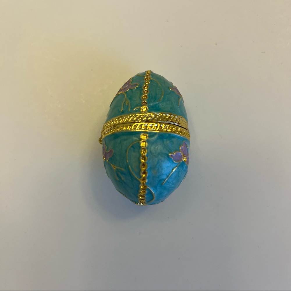 Vintage Egg shaped Gift box (beautiful design)‎